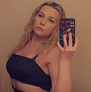 Meet your Posher, Kayla